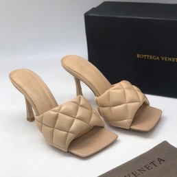 Женские летние сабо кожаные Bottega Veneta бежевые