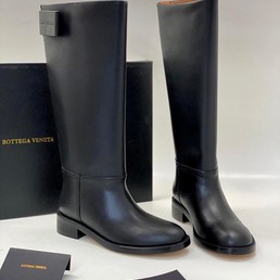 Женские кожаные сапоги Bottega Veneta черные