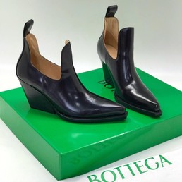 Женские открытые казаки Bottega Veneta черные