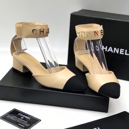 Женские кожаные туфли Chanel бежевые