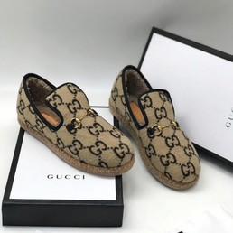Женские лоферы Gucci из шерсти с орнаментом GG бежевые