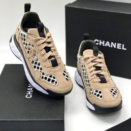 Женские кроссовки Chanel бежевые