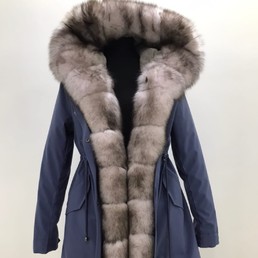 Синяя парка с мехом песца