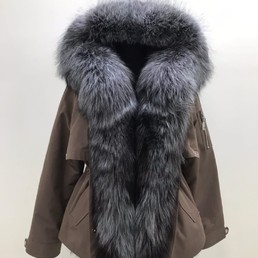 Коричневая парка с мехом чернобурки