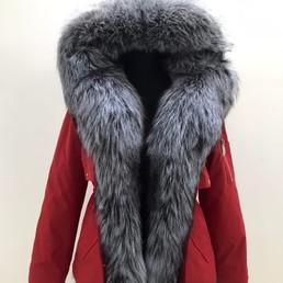 Красная парка с мехом чернобурки