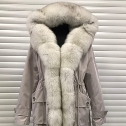 Молочная парка с мехом песца