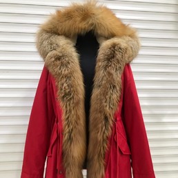 Красная парка с мехом лисы