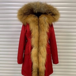 Красная парка с мехом лисы