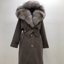 Коричневая парка с мехом песца