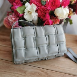 Женская сумка Bottega Veneta серая 25х15