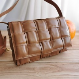 Женская сумка Bottega Veneta светло-коричневая 25х15