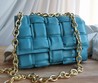 Женская сумка Bottega Veneta голубая с цепочкой 25х15