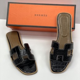 Женские шлепки Hermes черные лаковые