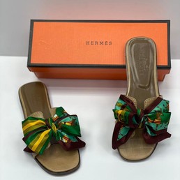 Женские шлепки Hermes бежевые с платком