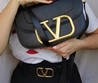 Женская сумка Valentino Garavani черная 28Х19