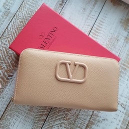 Кошелек кожаный Valentino Garavani бежевый 20х10