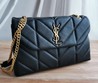 Женская сумка Yves Saint Laurent черная с золотистой цепочкой 26x17