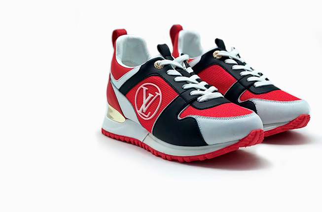 Женские кроссовки